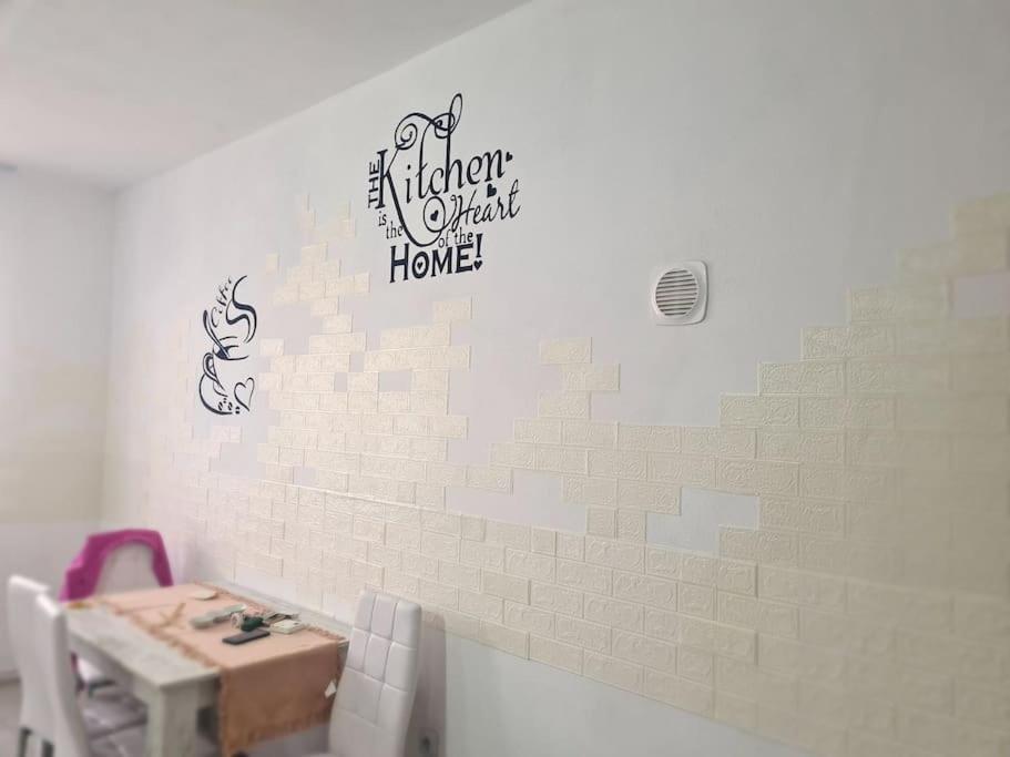 Mural Art Apartament Petrosani Ngoại thất bức ảnh