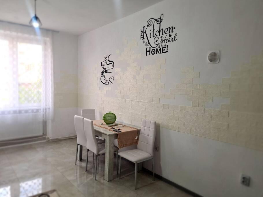 Mural Art Apartament Petrosani Ngoại thất bức ảnh