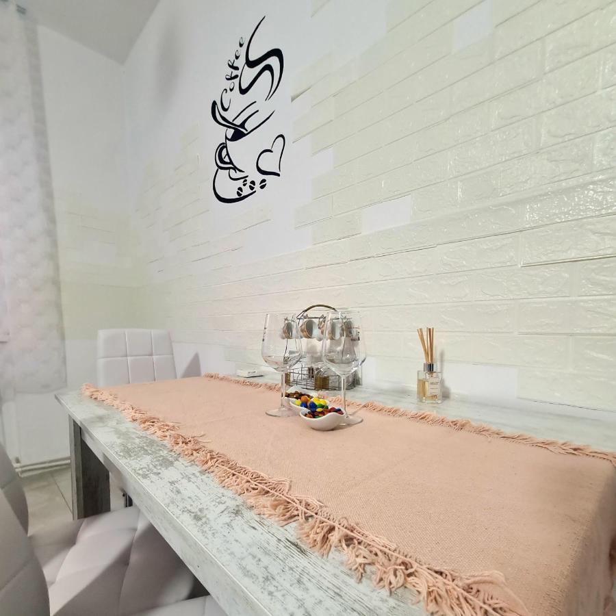 Mural Art Apartament Petrosani Ngoại thất bức ảnh